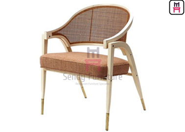 comprar Ash Wood Frame Rattan Dining negro preside los apoyabrazos de cuero del amortiguador que cena la silla online manufacture