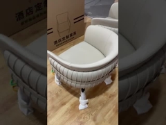 El restaurante de madera de cuero empenachado preside la tapicería rellenada H77cm