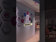 Silla de restaurante de metal con espalda hueca con tapicería de cuero