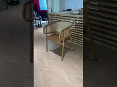 Walnut Lacado 0.3cbm Restaurante Cane silla de comedor con reposabrazos