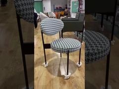 Sillones de comedor de metal pintados en rojo negro / silla de comedor tapizada sin brazo